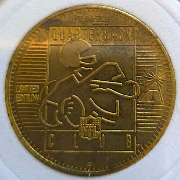 Steve Young #8 San Francisco 49ers Legend 1996 Pinnacle QB Club NFL Vintage Coin - Picture 4 of 4